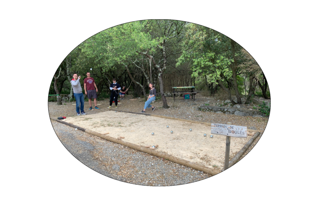 Grotte-aven-forestiere-terrain-petanque