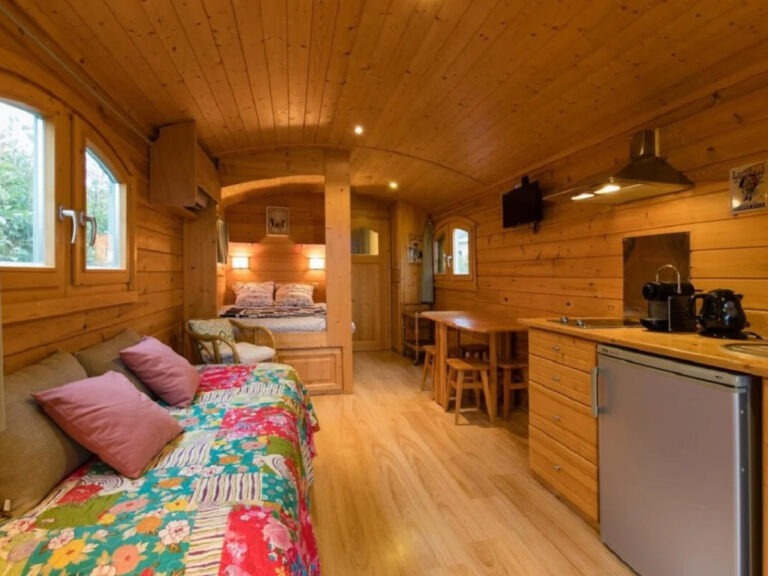 interieur-roulotte-villa-font-vive