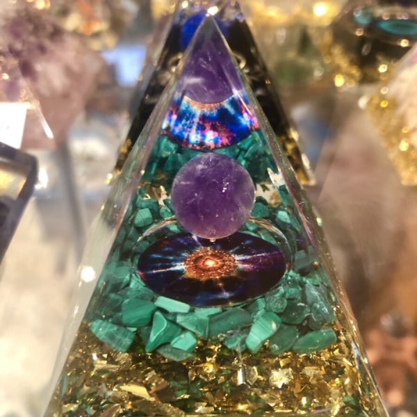 Boutique-pyramide-orgonite