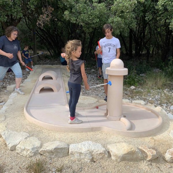 Grotte-aven-forestière-Mini-Golf