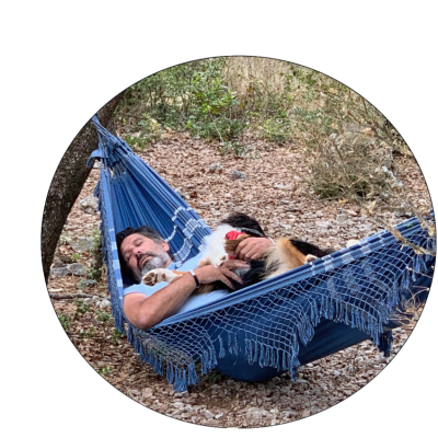 Grotte-aven-forestière-hamac-dormir-chien