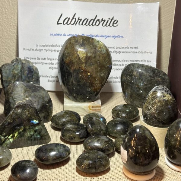 Grotte-aven-forestière-labradorite