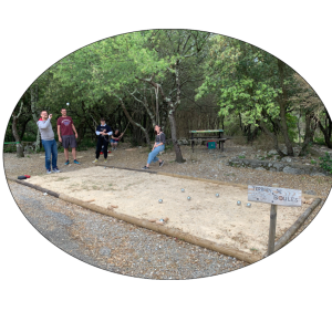 Grotte-aven-forestiere-terrain-petanque
